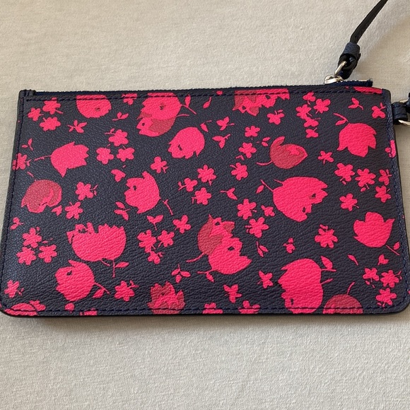 New Coach Floral wristlet - Picture 2 of 9